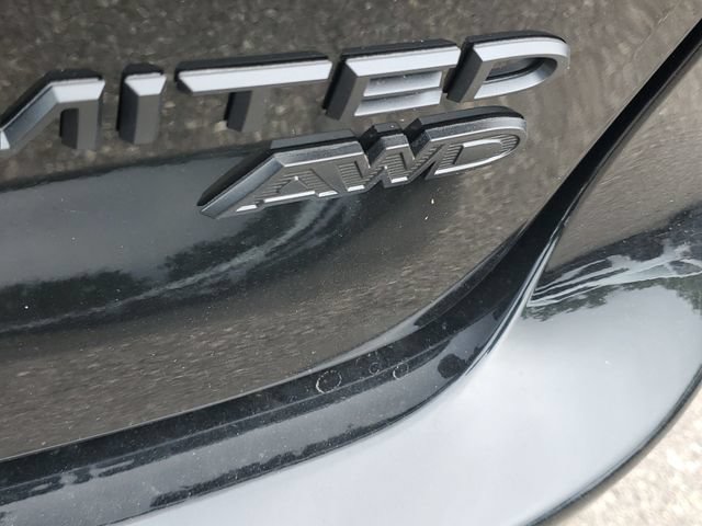 New 2027 Chrysler Pacifica Limited w/ Family Tech Group AWD/4WD image 6