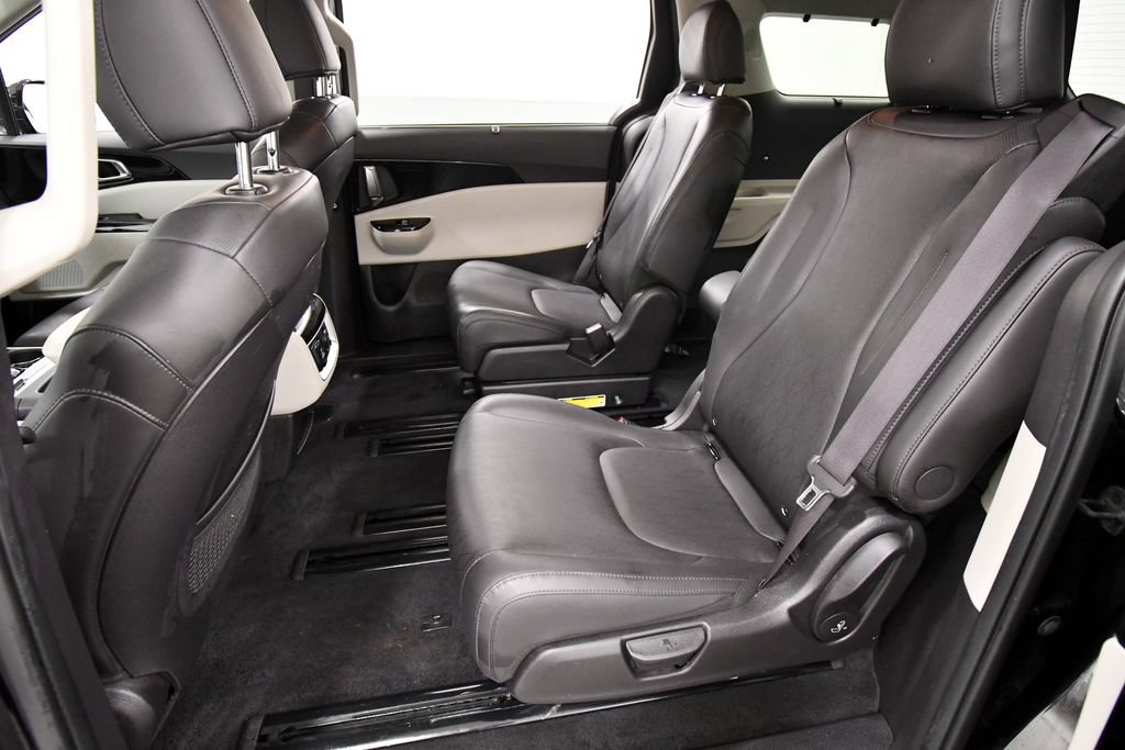 Certified 2023 Kia Carnival SX FWD image 15