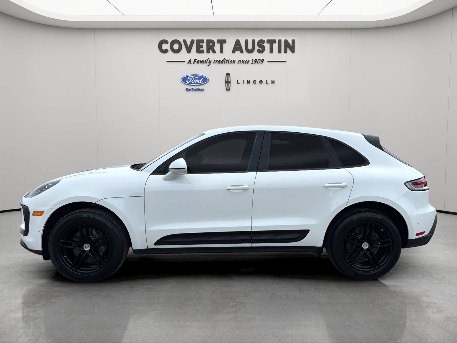 Used 2024 Porsche Macan w/ Premium Plus Package AWD/4WD image 2
