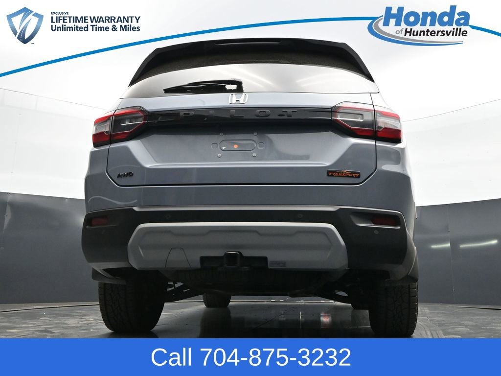 Used 2025 Honda Pilot TrailSport image 31