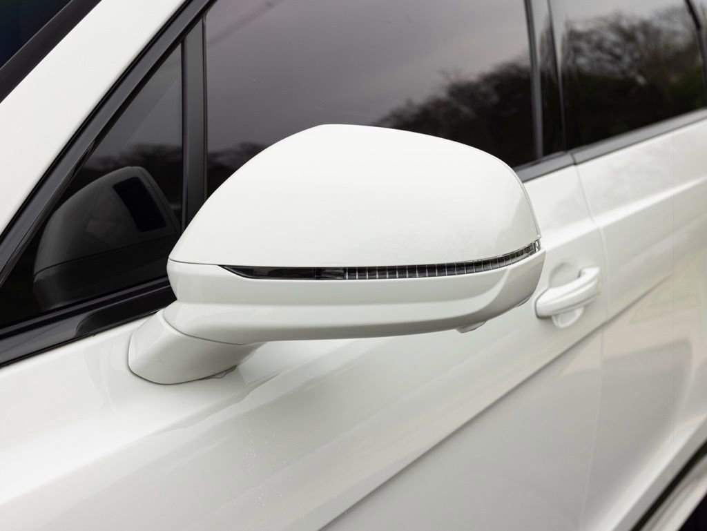 Used 2024 Bentley Bentayga image 22