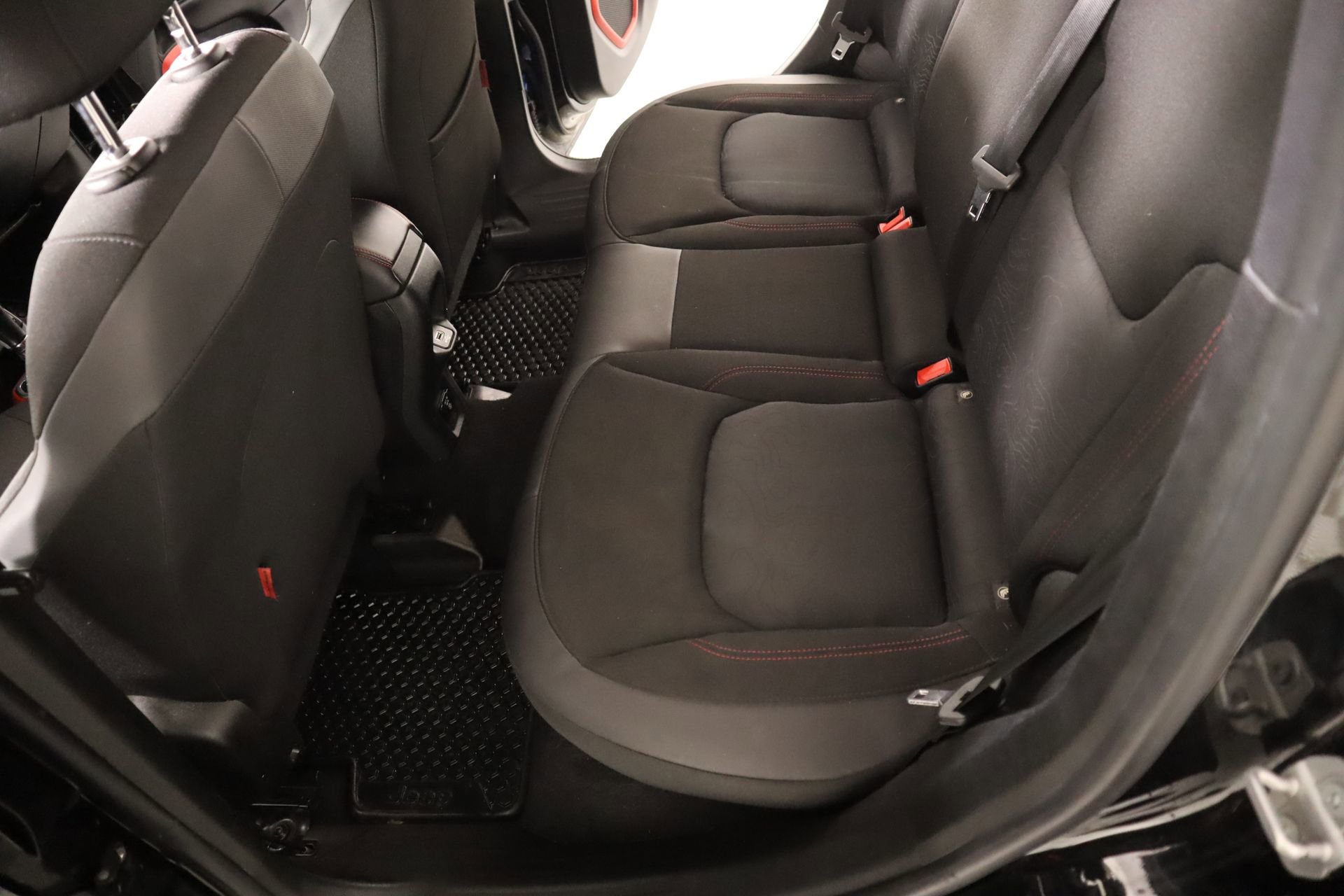 Used 2018 Jeep Renegade Trailhawk w/ UConnect 8.4 Nav Group image 12