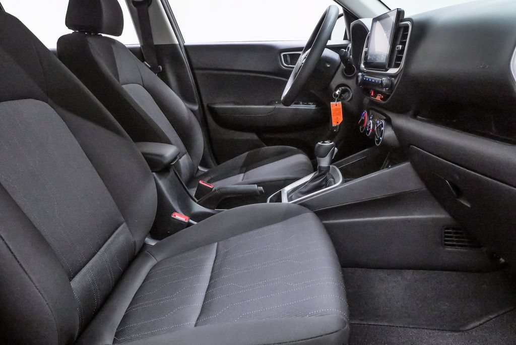 Certified 2024 Hyundai Venue SE FWD image 13