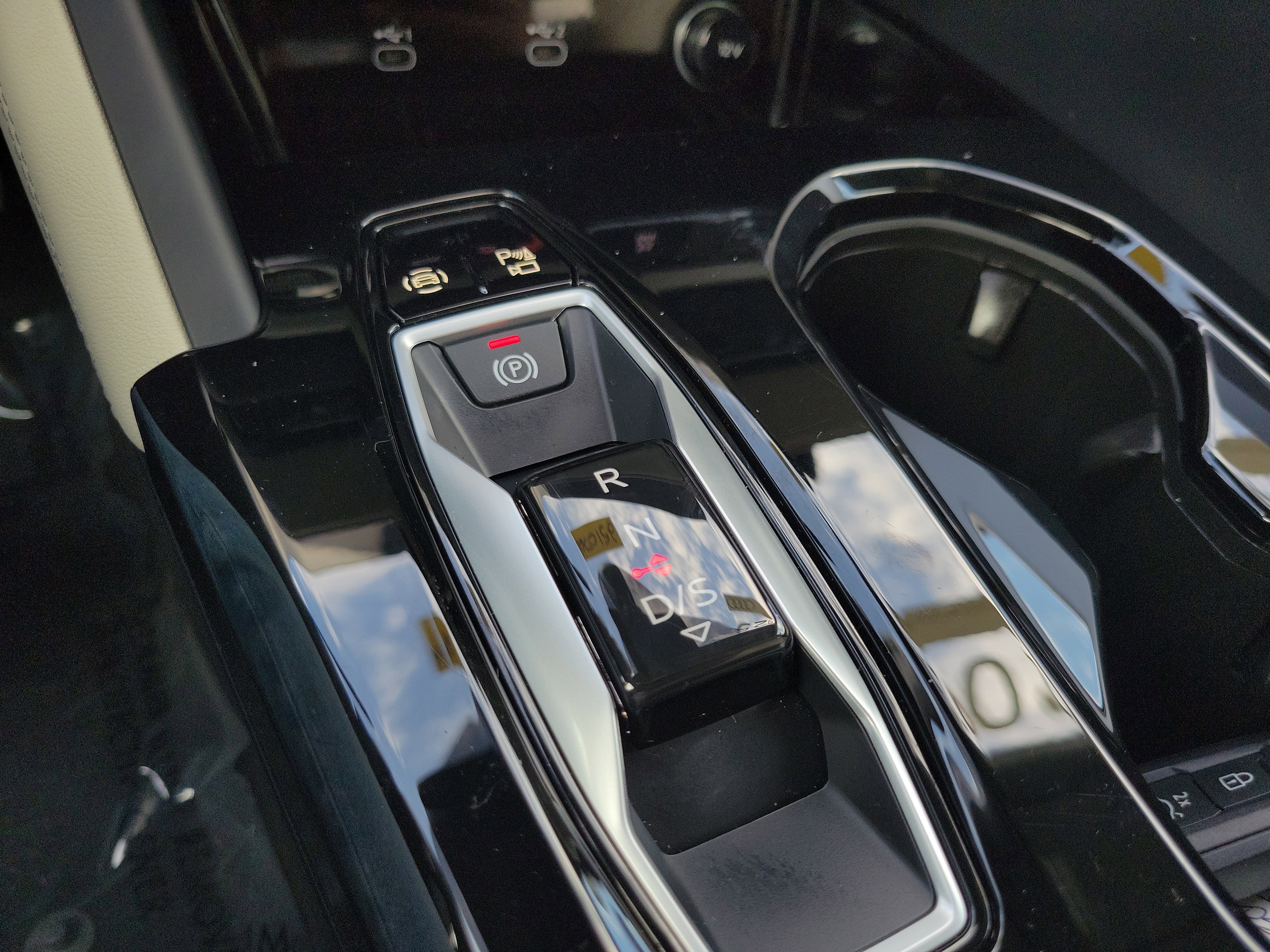 Used 2025 Audi Q5 Premium w/ Convenience Package image 27