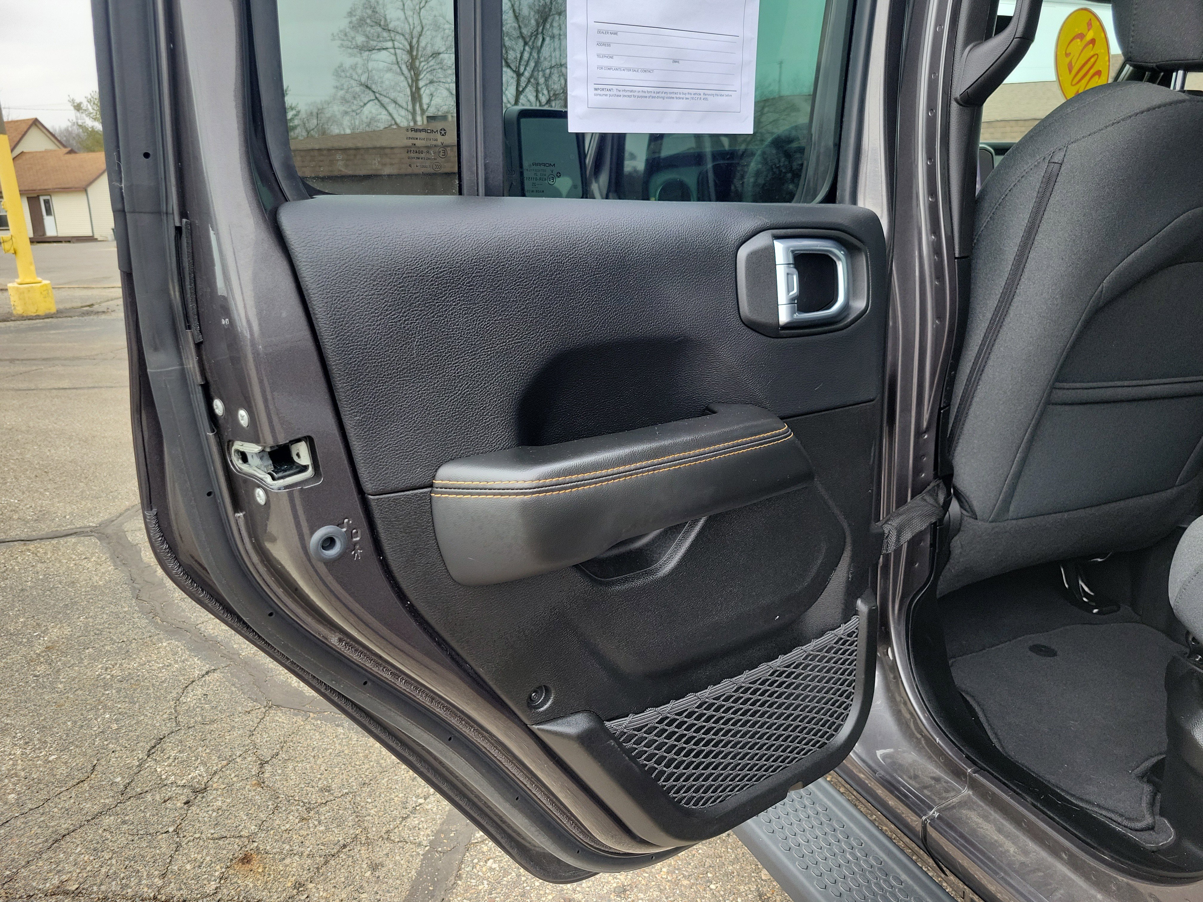 Used 2025 Jeep Wrangler Unlimited Sahara image 16