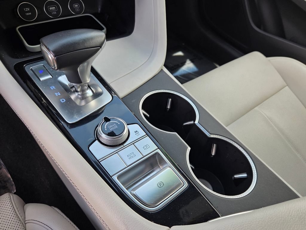 Used 2025 Genesis G70 2.5T RWD image 30