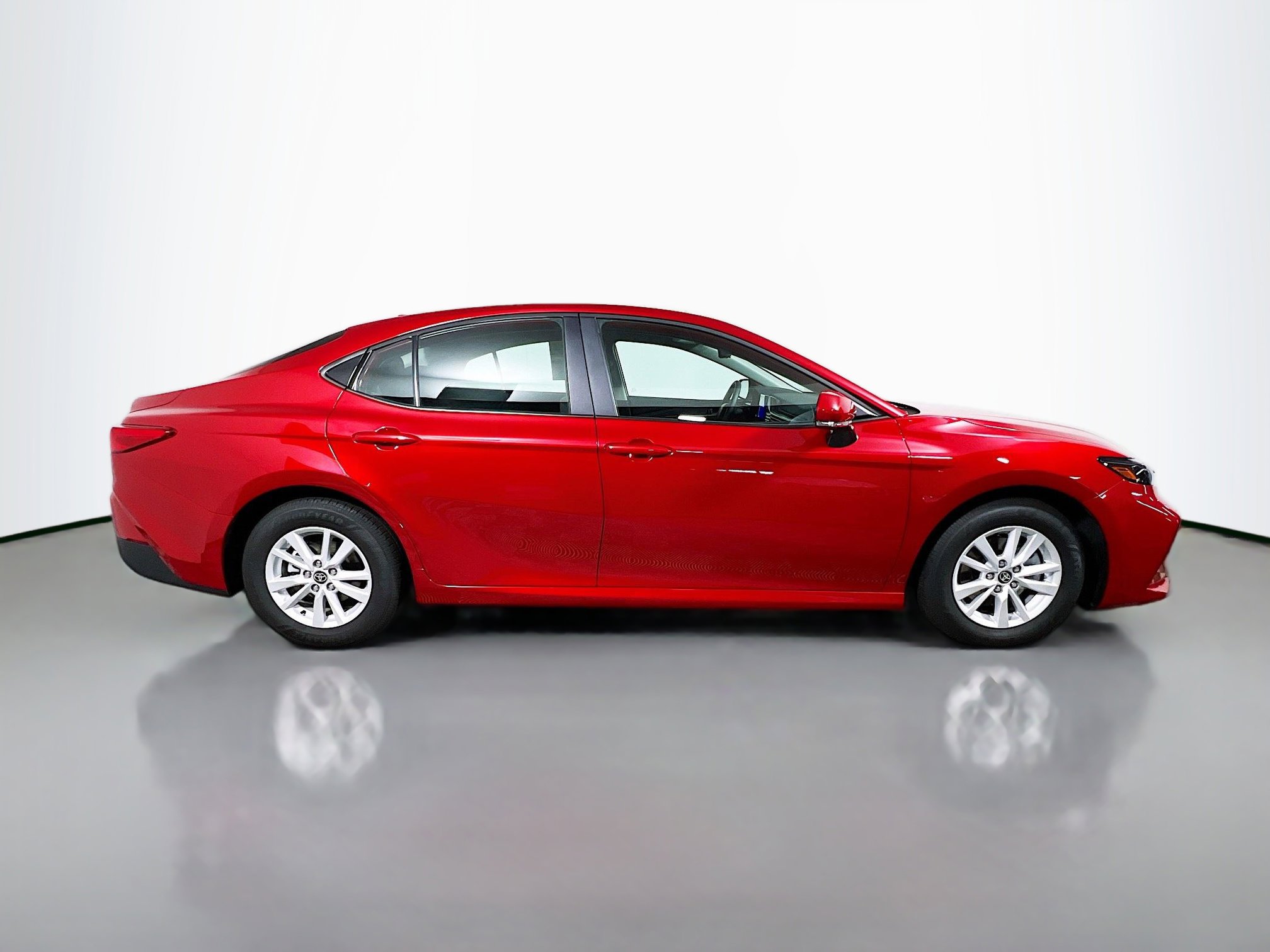 Used 2026 Toyota Camry LE image 3