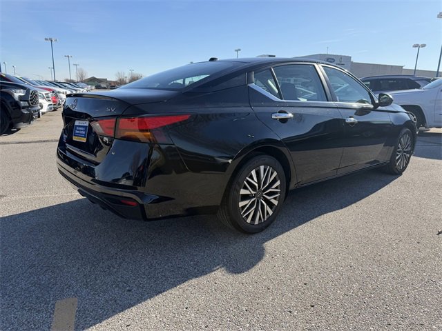 Used 2024 Nissan Altima 2.5 SV image 9