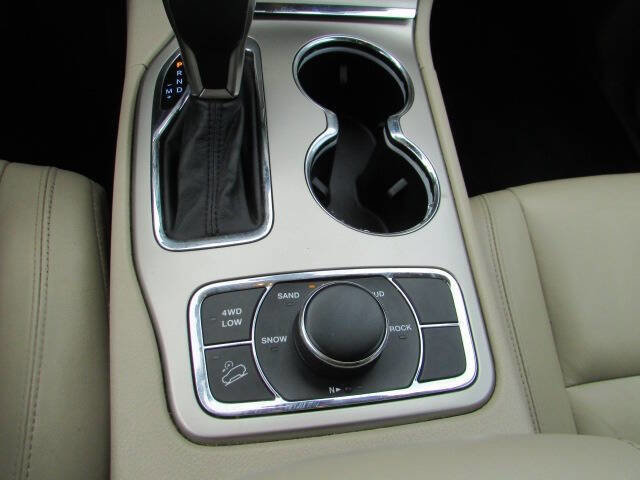 Used 2017 Jeep Grand Cherokee Limited AWD/4WD image 15