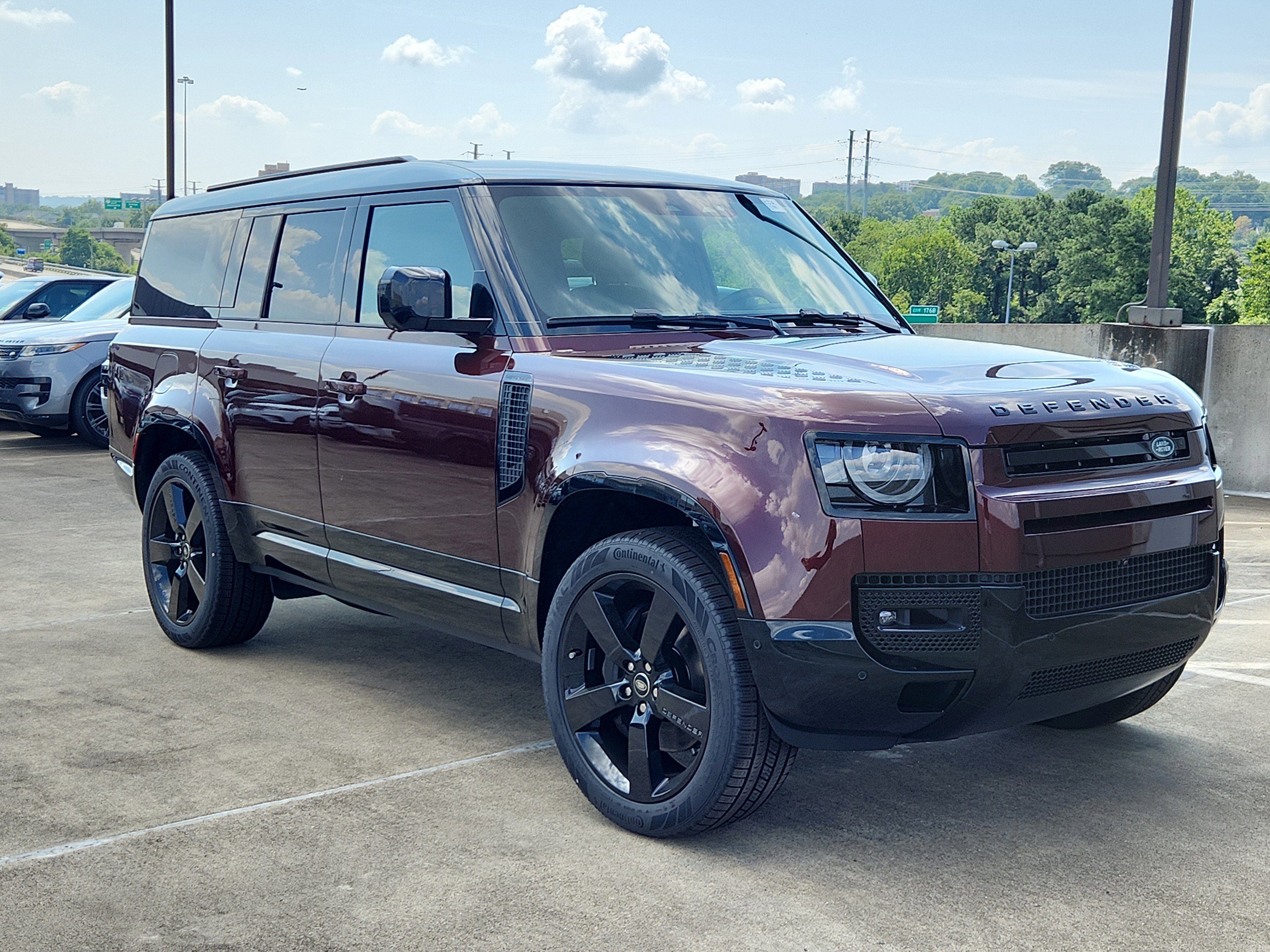Used 2025 Land Rover Defender 130 X-Dynamic SE image 10