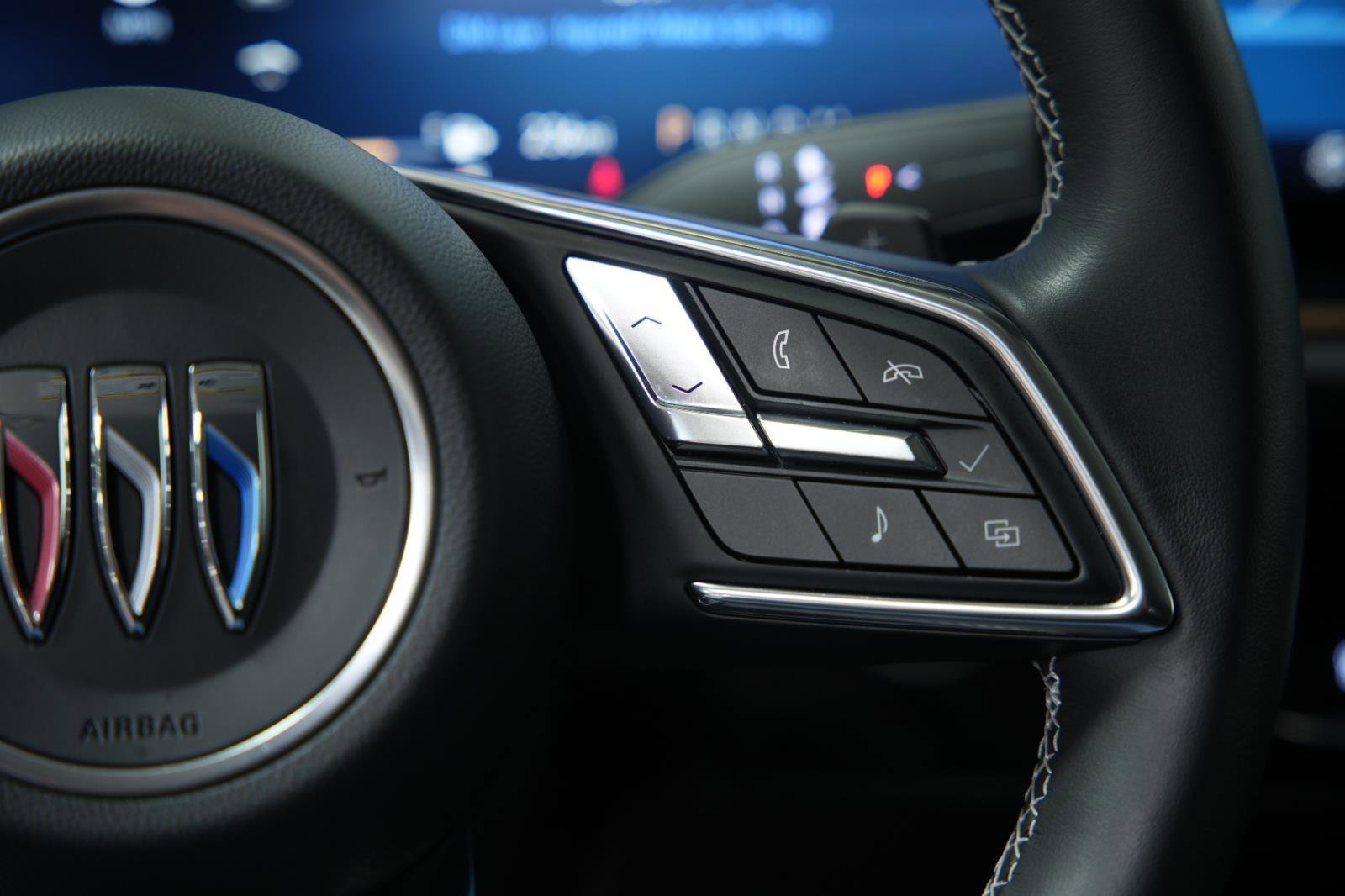 Used 2025 Buick Envision Sport Touring image 36