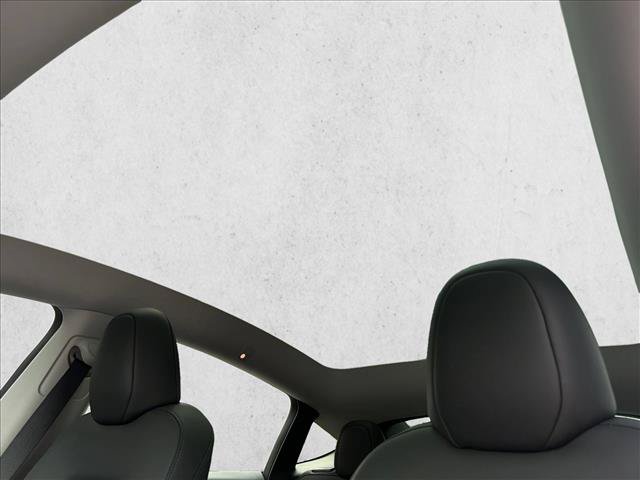 Used 2024 Tesla Model Y Long Range AWD/4WD image 23