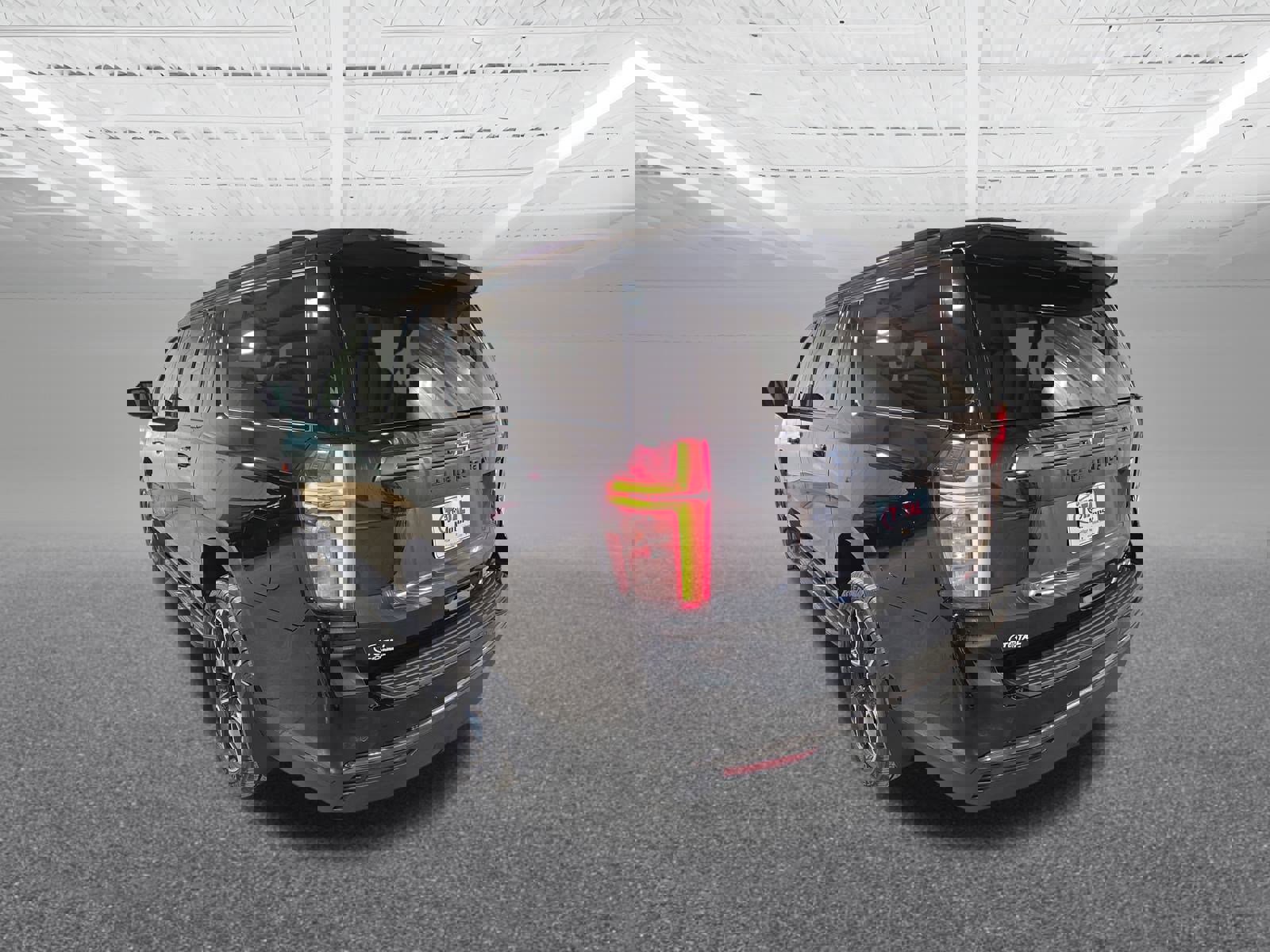 Used 2021 Chevrolet Suburban RST image 8