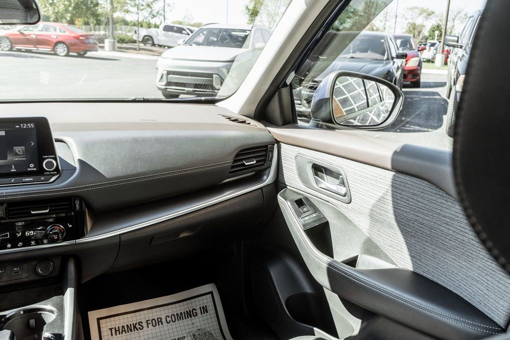 Used 2021 Nissan Rogue SV image 13