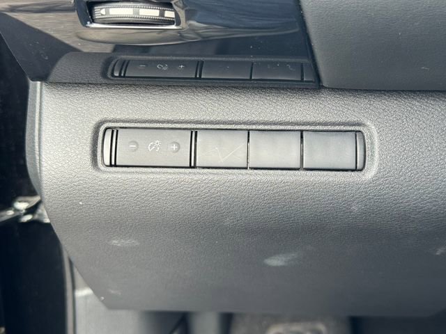 Used 2025 Nissan Pathfinder S image 33