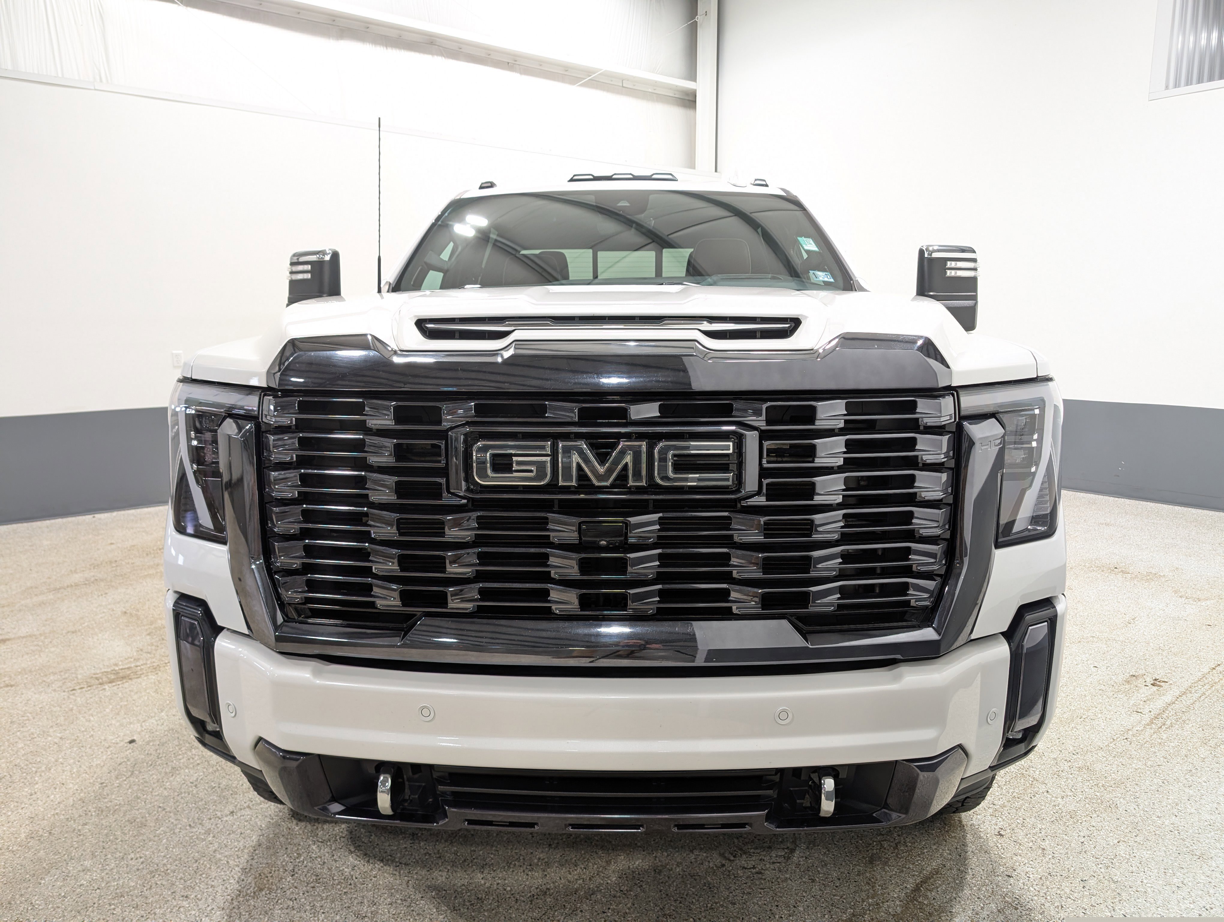 Used 2024 GMC Sierra 2500 Denali Ultimate AWD/4WD image 8