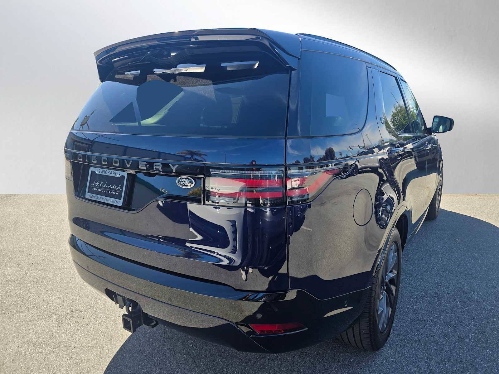 Used 2023 Land Rover Discovery S R-Dynamic image 5