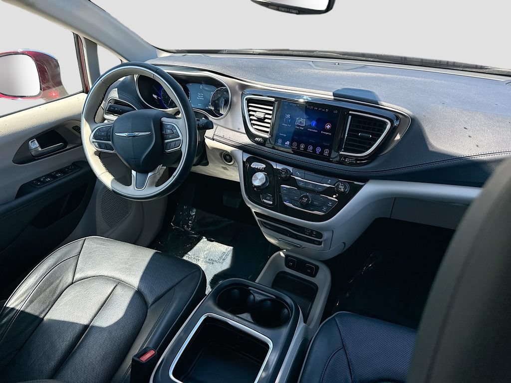 Used 2017 Chrysler Pacifica Limited w/ UConnect Theater Package FWD image 22