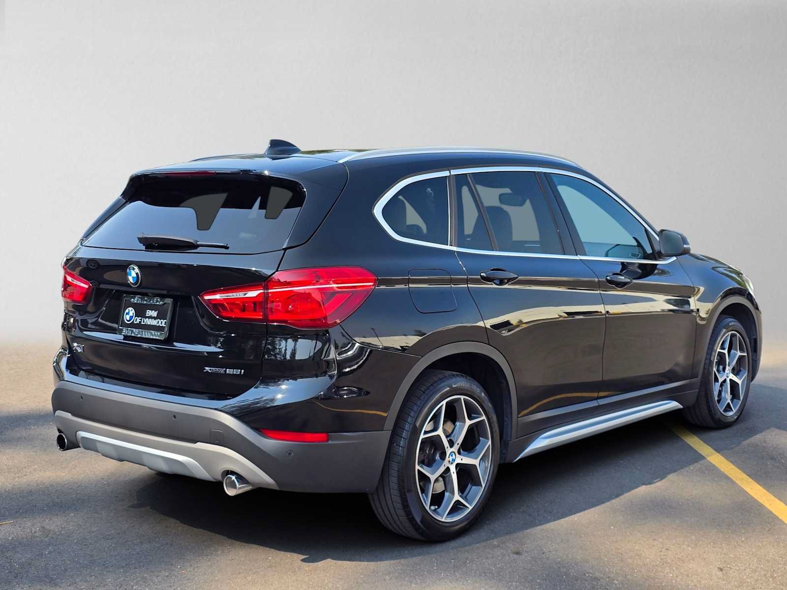 Used 2018 BMW X1 xDrive28i w/ Premium Package AWD/4WD image 3