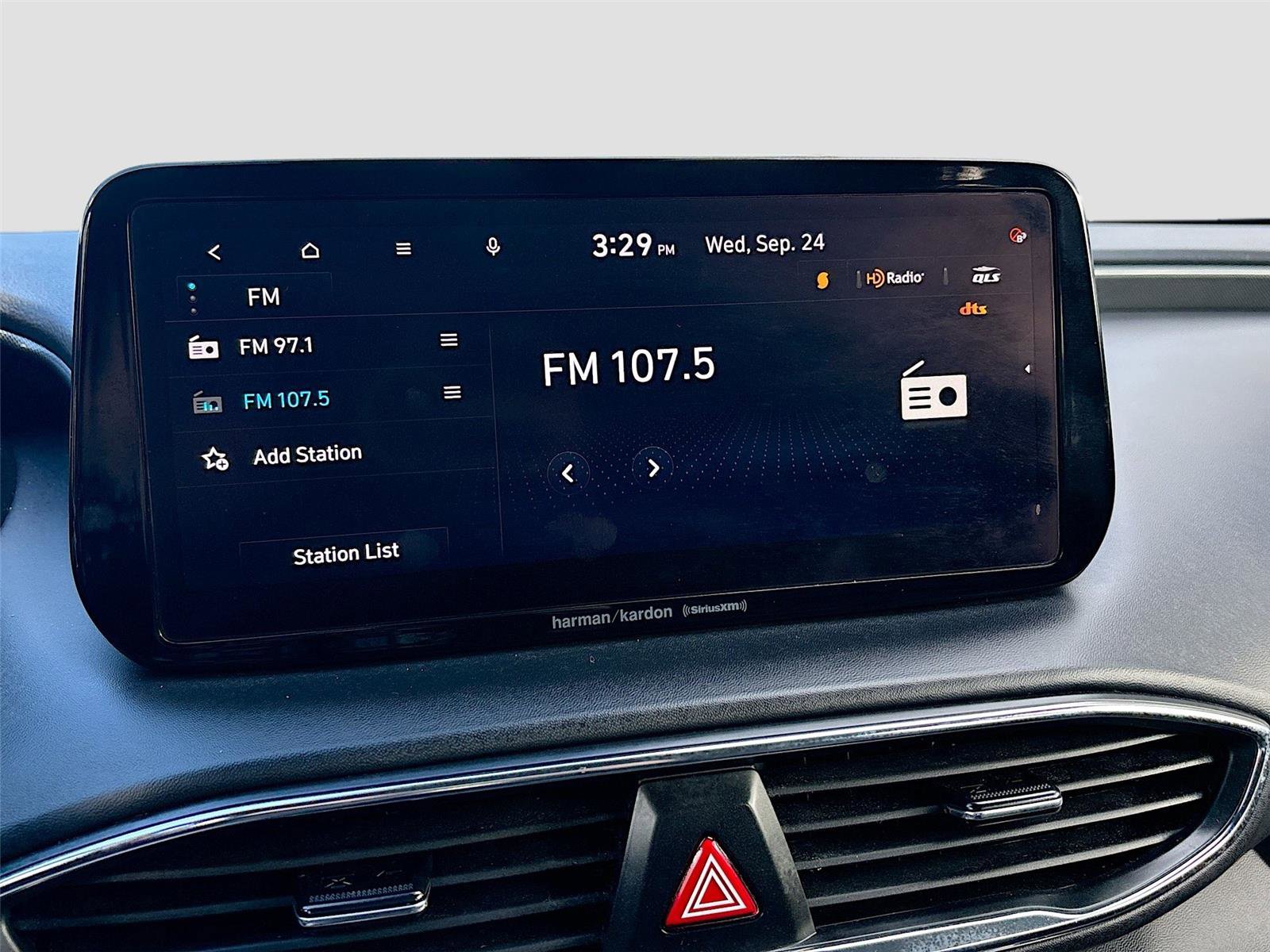 Used 2023 Hyundai Santa Fe SEL w/ Premium Package image 16