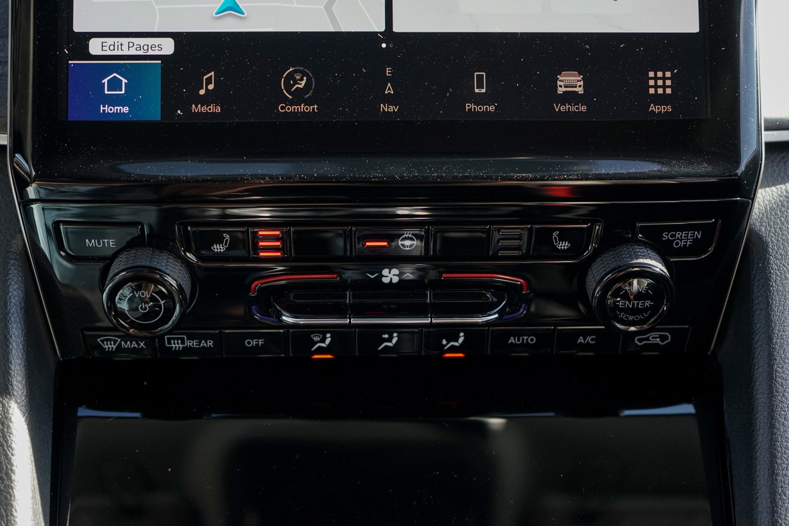 Used 2023 Jeep Grand Cherokee Limited w/ Black Appearance Package image 17