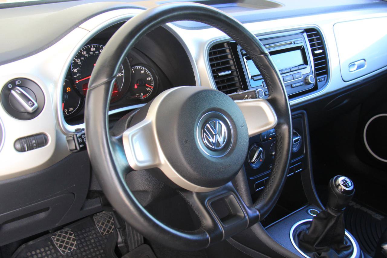 Used 2012 Volkswagen Beetle 2.5 image 12