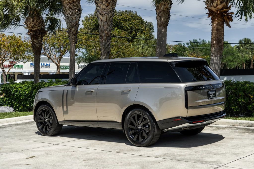 Used 2024 Land Rover Range Rover SE AWD/4WD image 4