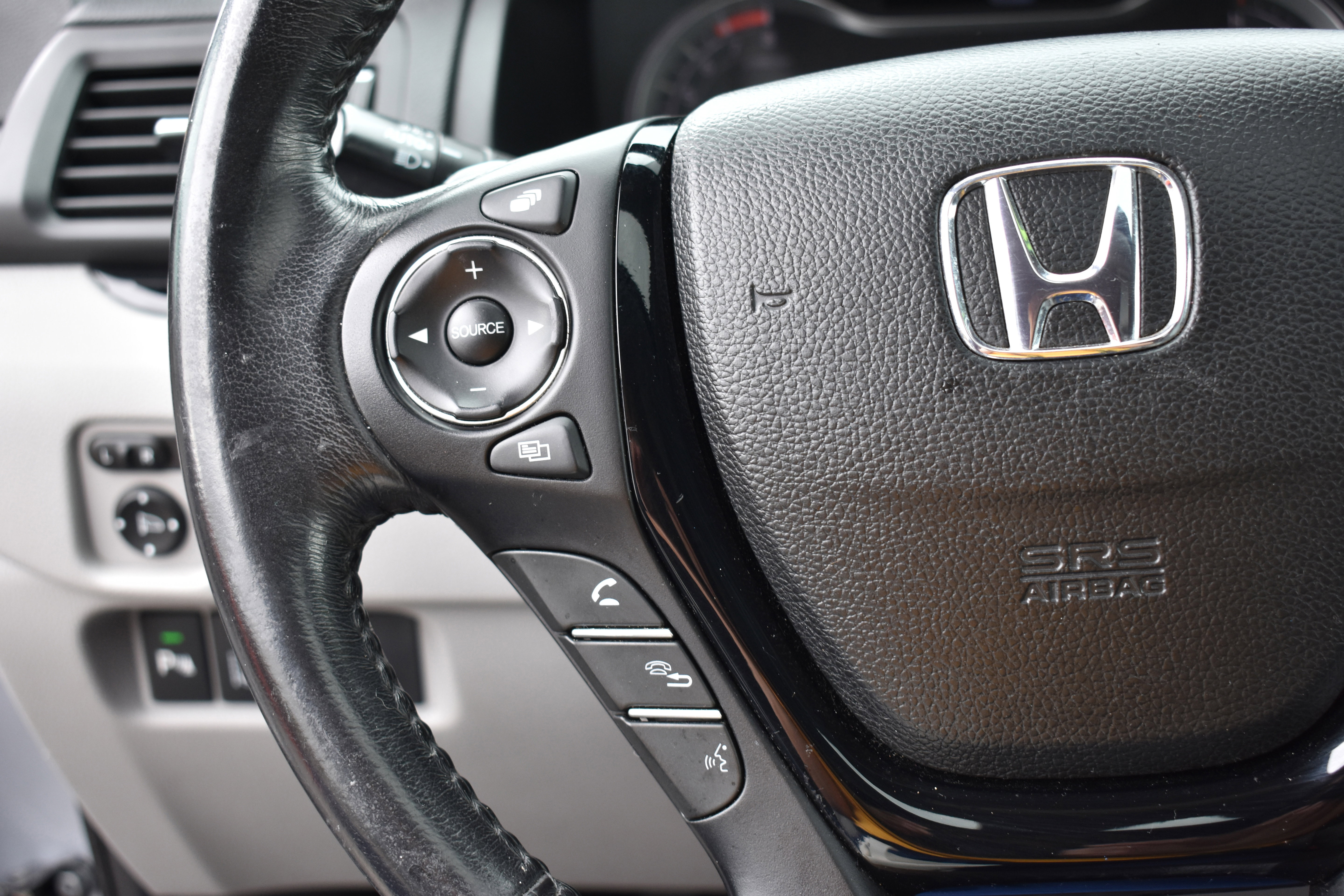 Certified 2018 Honda Pilot Touring image 15