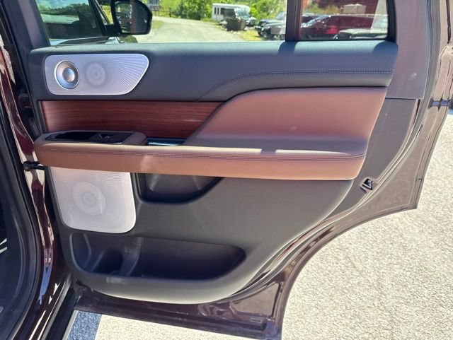 Used 2023 Lincoln Navigator Reserve AWD/4WD image 23