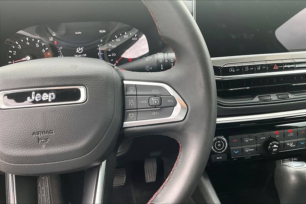Used 2025 Jeep Compass Trailhawk AWD/4WD image 19