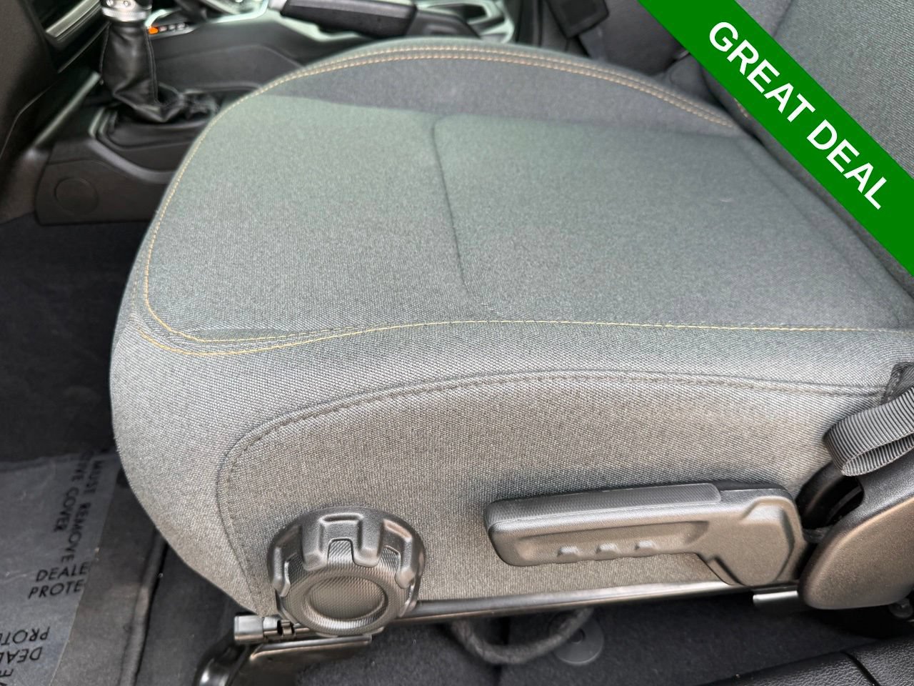 Used 2025 Jeep Wrangler Unlimited Sahara w/ Safety Group AWD/4WD image 30
