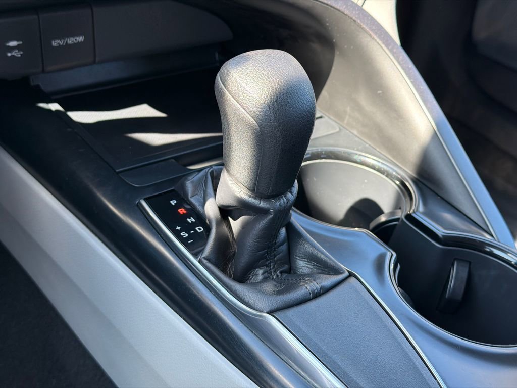 Used 2019 Toyota Camry LE image 24