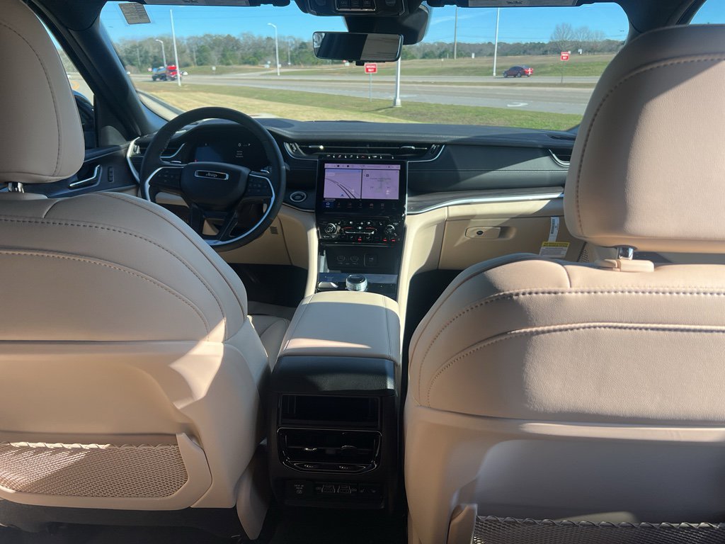 New 2025 Jeep Grand Cherokee Limited w/ Luxury Tech Group II AWD/4WD image 7
