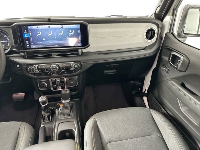 Used 2025 Jeep Wrangler Unlimited Sahara image 26