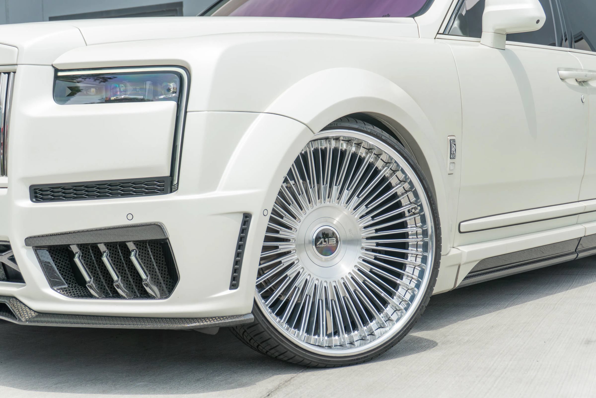 Used 2025 Rolls-Royce Cullinan AWD/4WD image 27