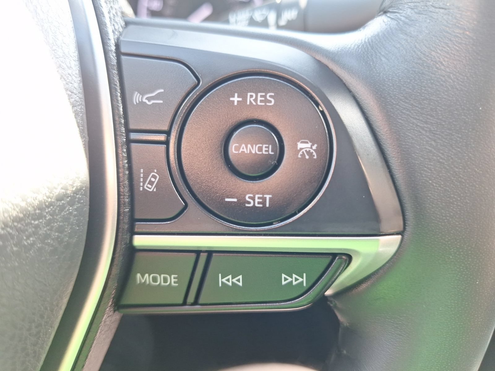 Used 2023 Toyota Camry XLE w/ Navigation Package FWD image 19