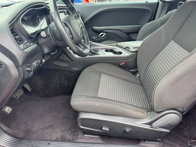 Used 2018 Dodge Challenger SXT w/ Blacktop Package image 9