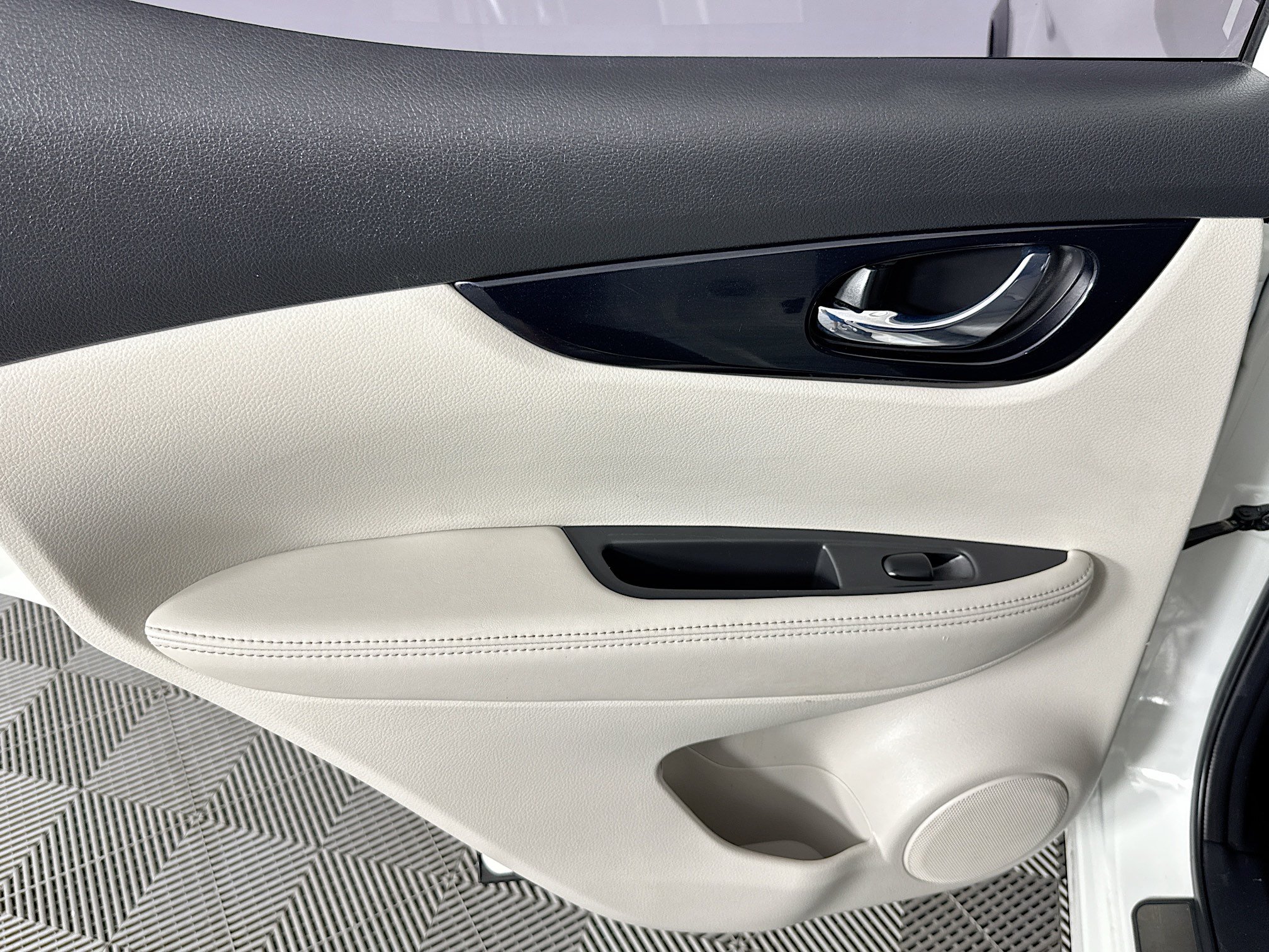 Used 2019 Nissan Rogue Sport SV FWD image 22