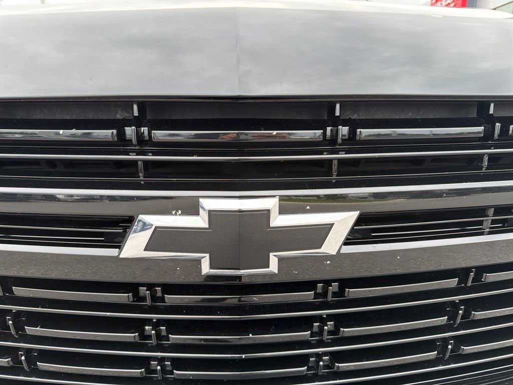 Used 2024 Chevrolet Suburban RST RWD image 9