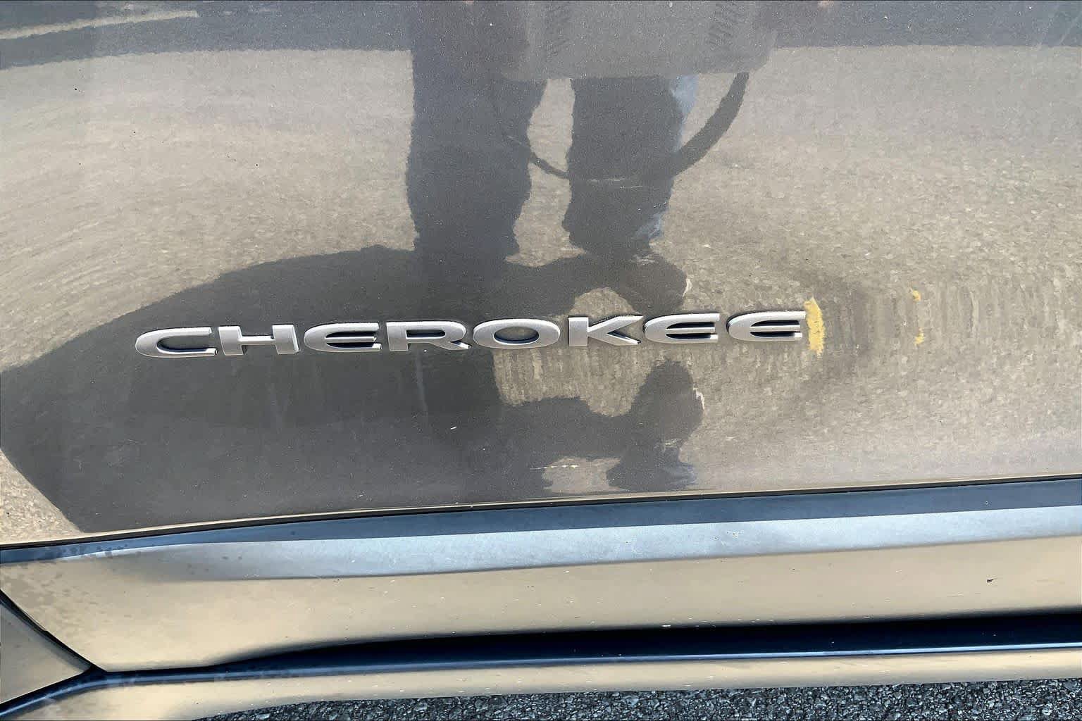 Used 2017 Jeep Cherokee Trailhawk AWD/4WD image 9