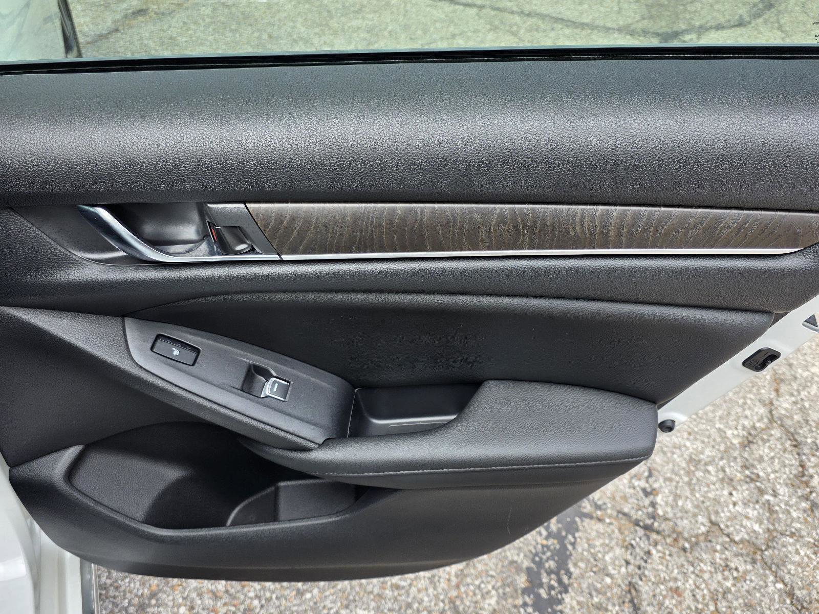 Used 2020 Honda Accord Touring image 37