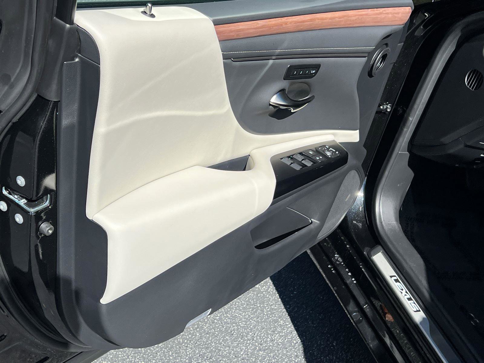 New 2025 Lexus ES 350 w/ Premium Package image 11