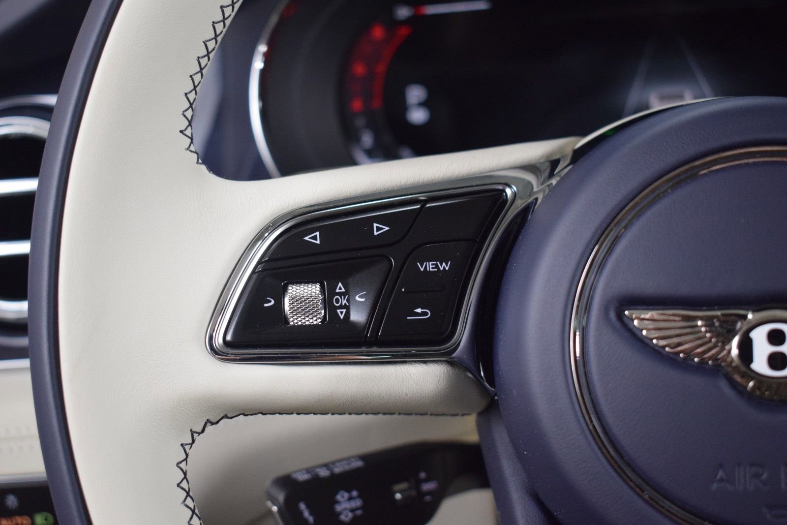 New 2025 Bentley Bentayga AWD/4WD image 29