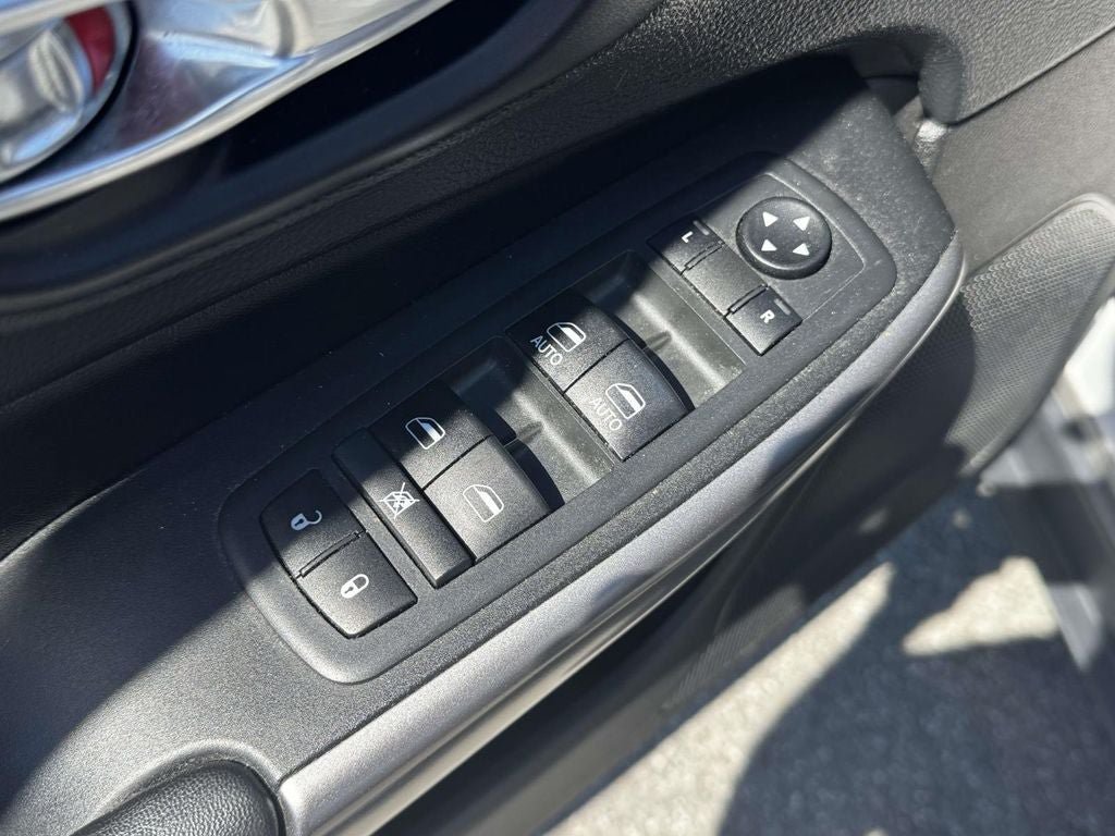 Used 2019 Jeep Cherokee Limited AWD/4WD image 16