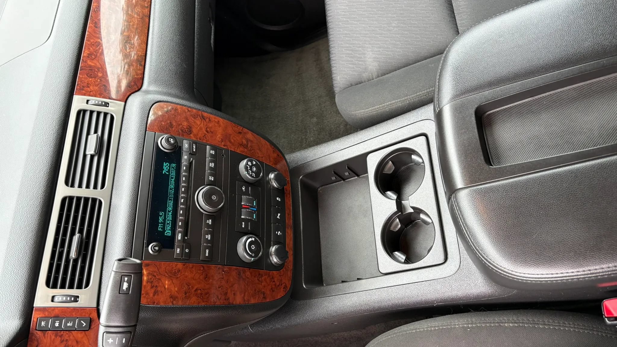 Used 2014 Chevrolet Suburban LS w/ All-Star Edition AWD/4WD image 20