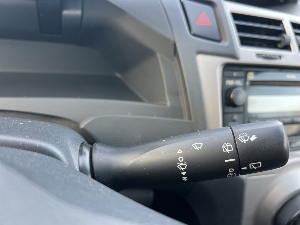 Used 2010 Toyota Yaris 2-Door Hatchback image 27