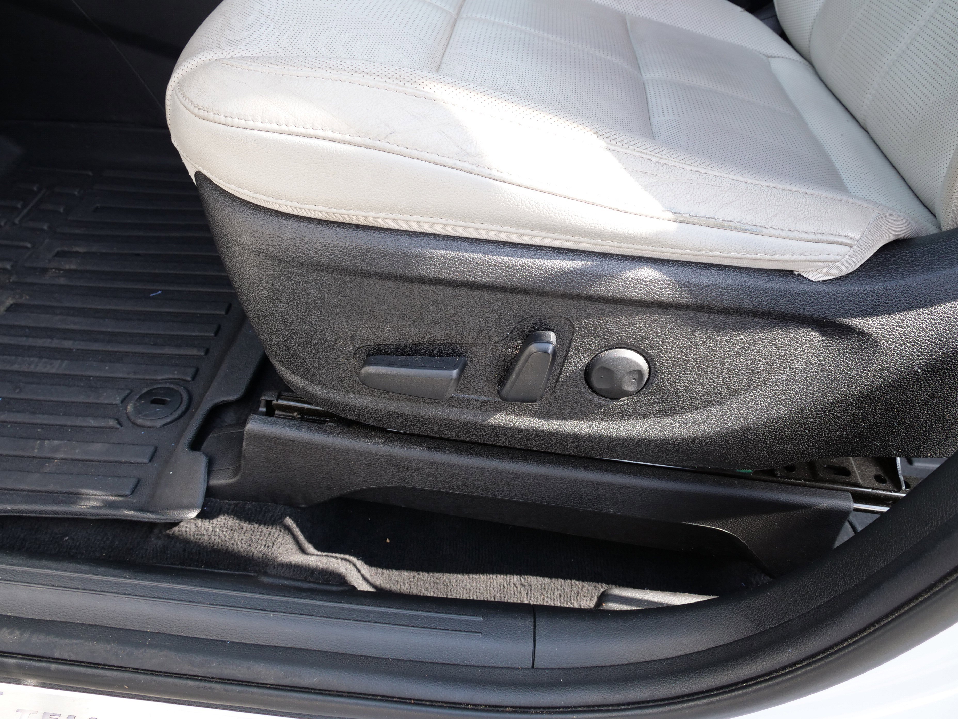 Used 2021 Kia Telluride EX w/ EX Premium Package image 18