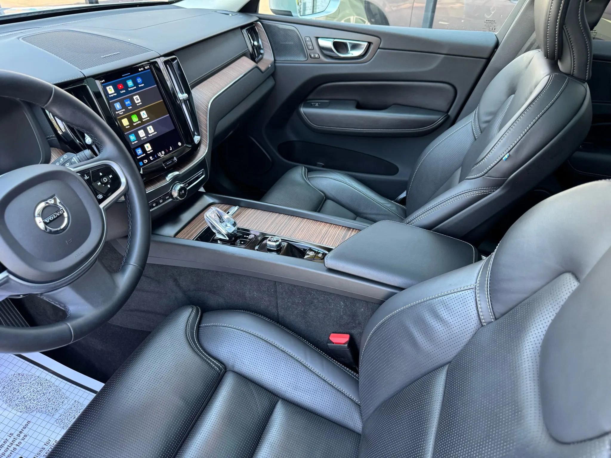 Used 2023 Volvo XC60 B5 Ultimate w/ Climate Package image 10