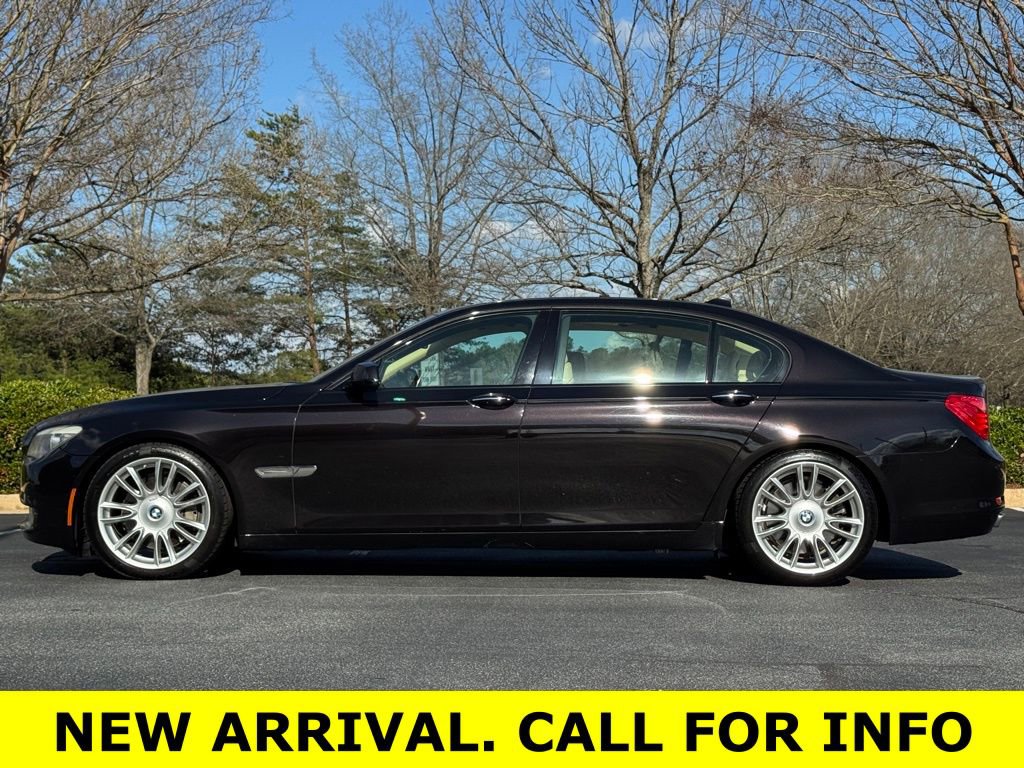Used 2011 BMW 750Li w/ Luxury Rear Seating Pkg image 2