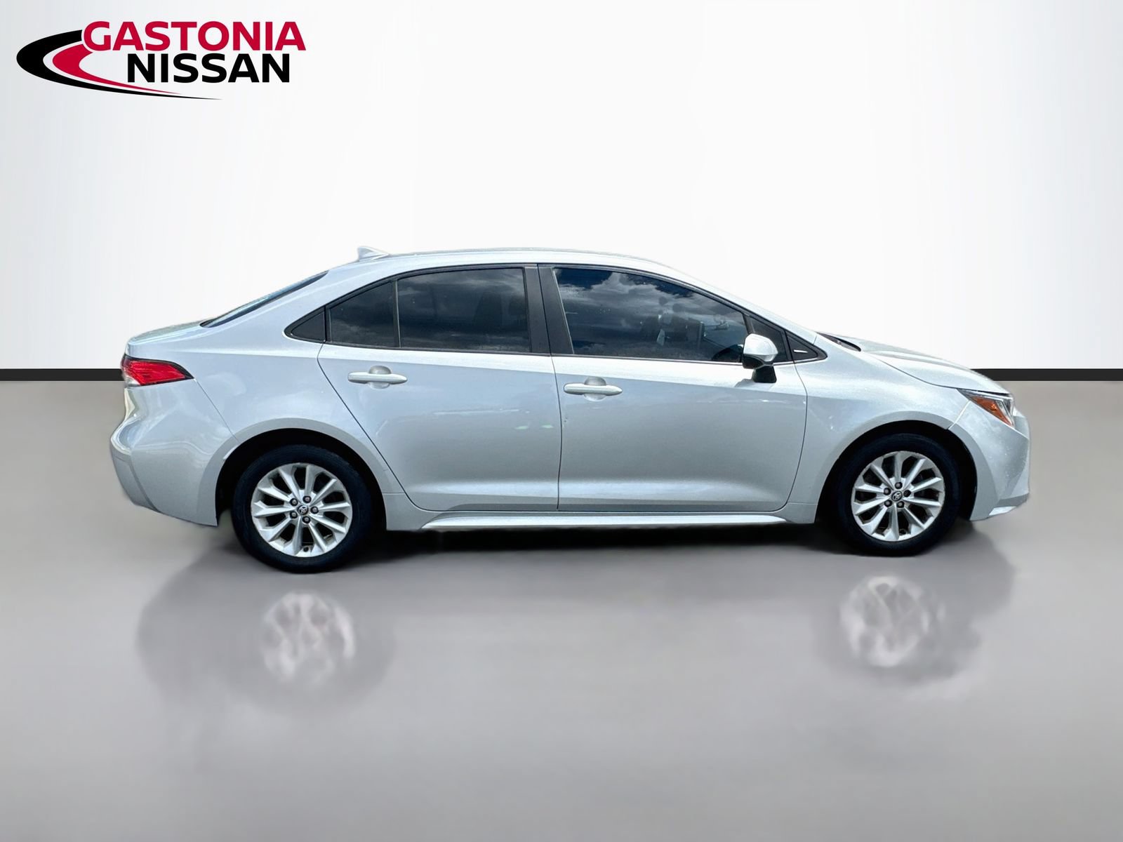 Used 2021 Toyota Corolla LE w/ LE Convenience Package FWD image 10